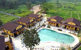 Sky Bay Lodge
